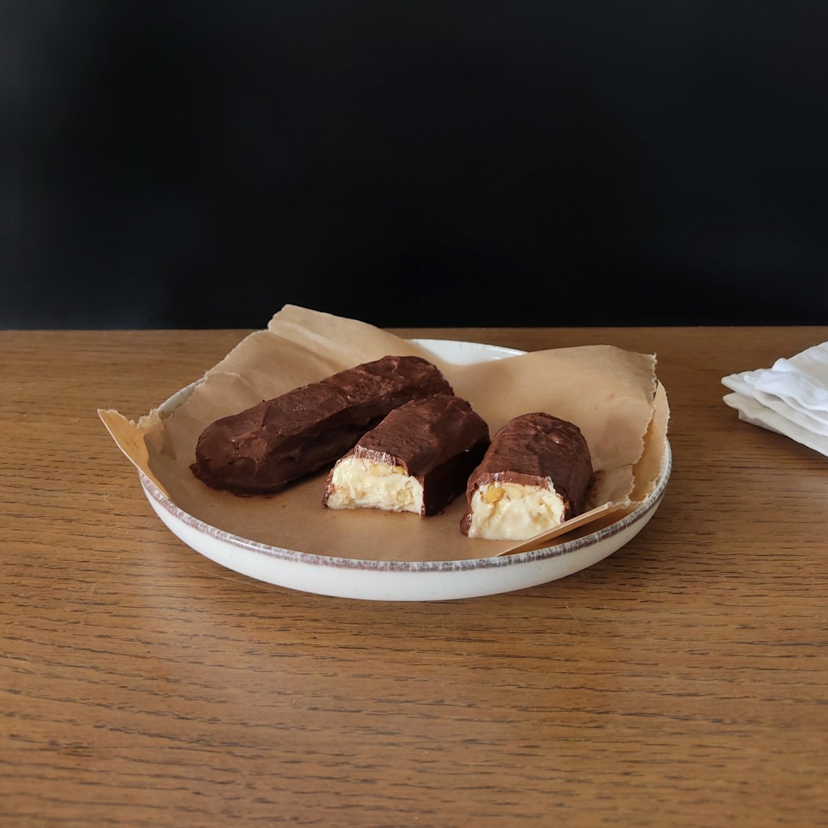 Barres glacées à la vanille, au beurre de cacahuète et au&nbsp;chocolat